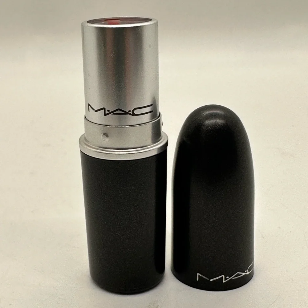 MAC 829 Satin Lipstick~PEACHY NEW‎ YEAR~Soft Peach Gold Undertone New!